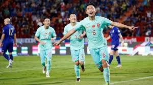法国球迷庆祝巴黎圣日耳曼欧冠夺冠引发骚乱